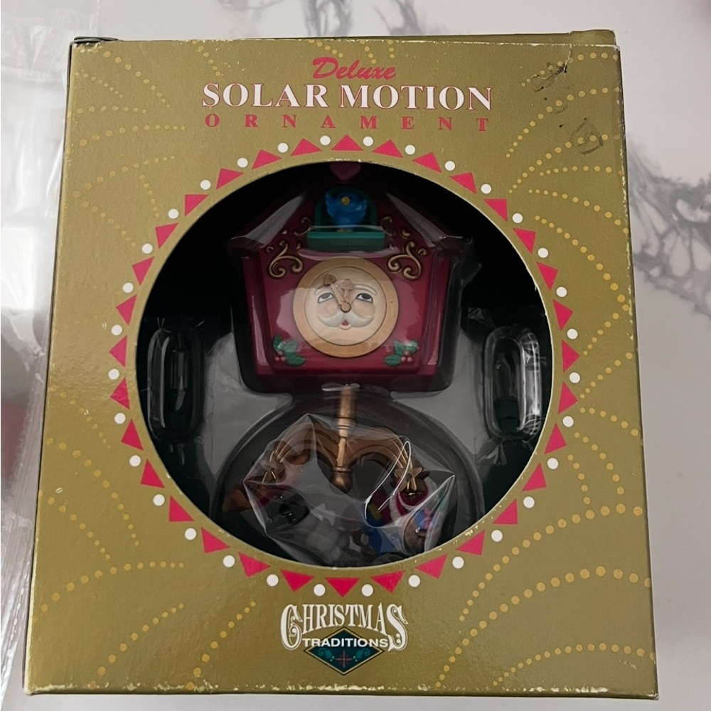 Christmas Traditions Deluxe
Solar Motion Ornaments
Cuckoo Clock NOS